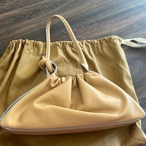 TINA BAGUETTE NAPPA RUCHED ALMOND/AZURE